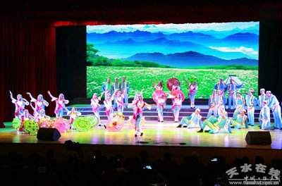 花儿演唱会放歌关山文化旅游节(组图)